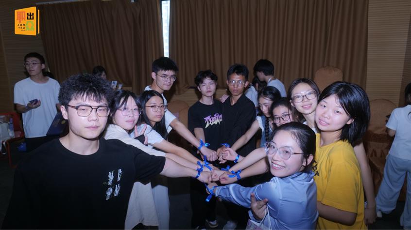 “声音在这里响亮，梦想在这里生根——走进职出众·领袖演说课堂”